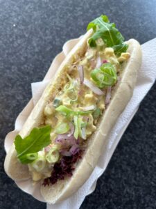 Pistoletje met (paas) eisalade met bieslook en bacon